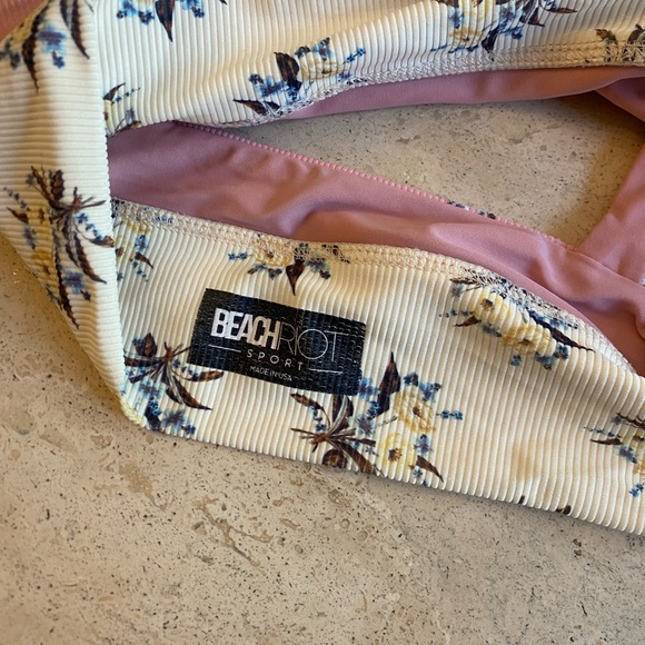 BEACH RIOT "Leah" Sports Bra Floral Pink and White Size Medium WORN ONCE! - Picture 4 of 6